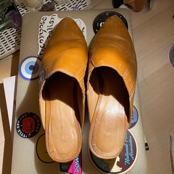 Madewell slip on leather clogs - Picture 5 of 9
